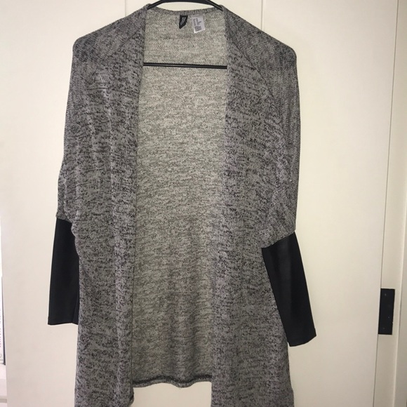 New Divided knit sweater with leather sleeve - Picture 3 of 6